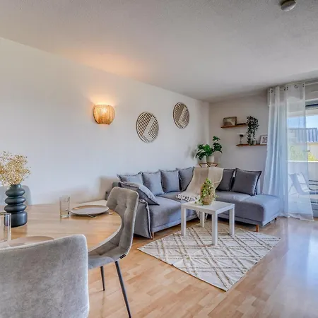 2 Pieces Tram Direct Aeroport & Bordeaux Parking Apartment