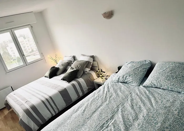 T2 Merignac, Tram, Airport, 6p