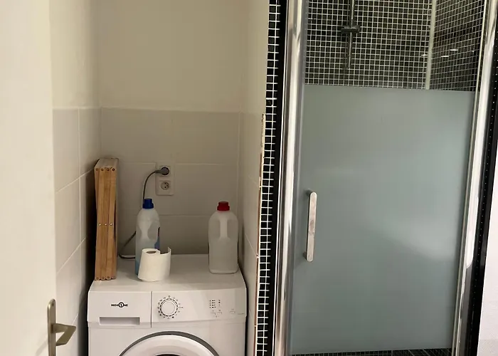 T2 Merignac, Tram, Airport, 6p *