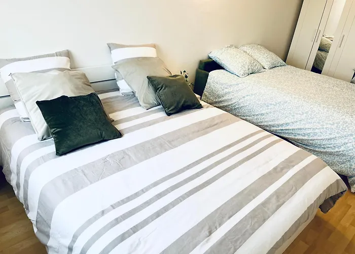 T2 Merignac, Tram, Airport, 6p *